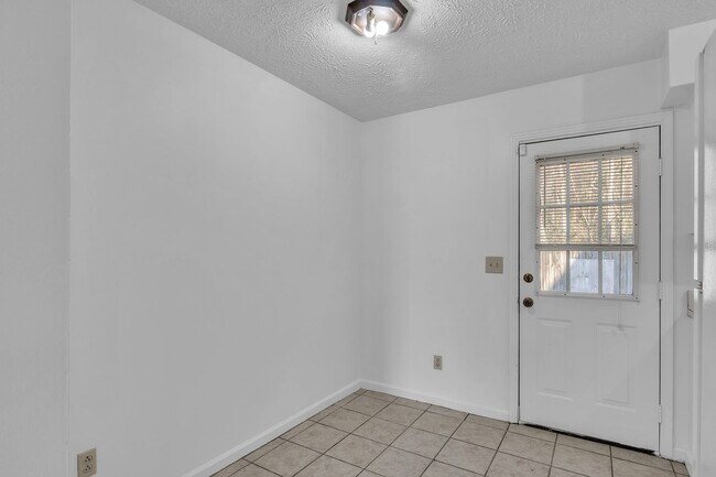 Building Photo - 1110 N Montgomery St