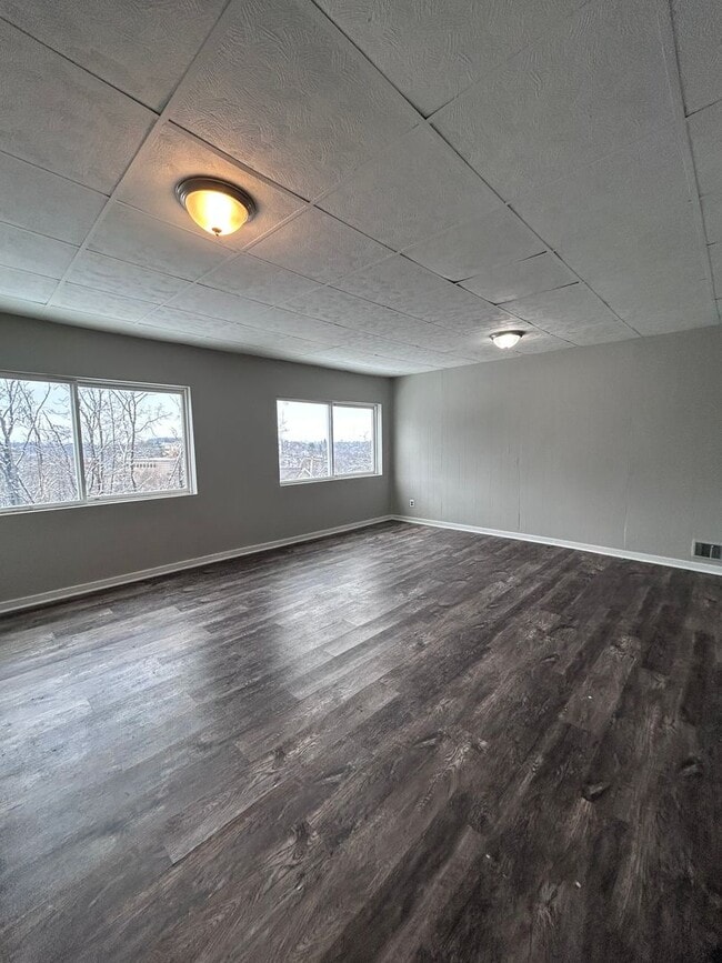 Building Photo - vin4033