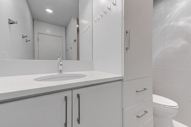 Building Photo - 2400 Spring Creek Dr