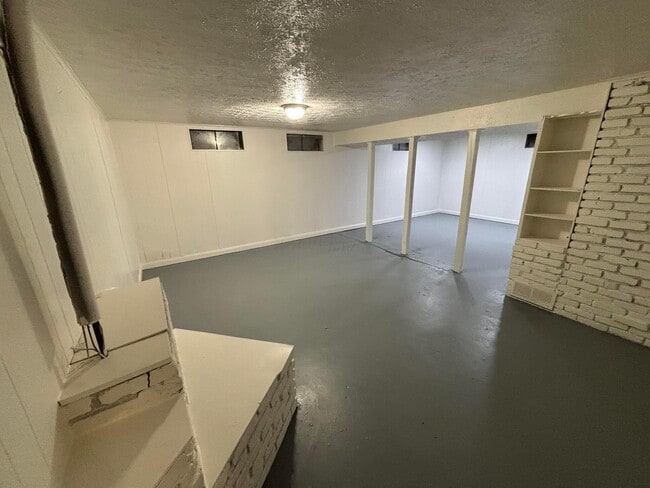 Building Photo - 1573 Courtright Rd