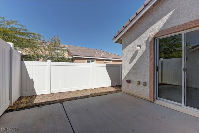 Building Photo - 10403 Madagascar Palm St