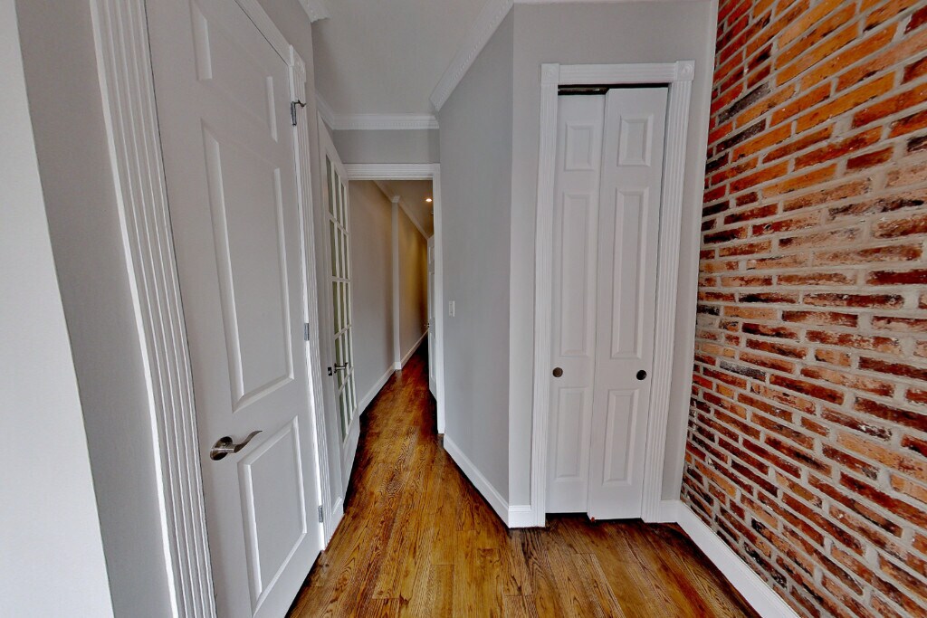 Building Photo - 206 E 83rd St