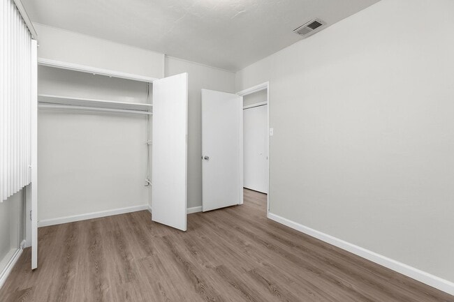 Building Photo - 4 Bedroom Home in Bay Park with Office and...