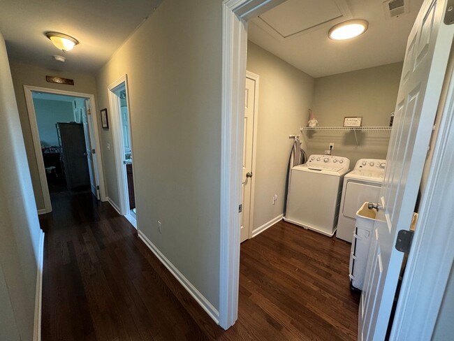 Building Photo - Beautiful 4 Bedroom Colonial