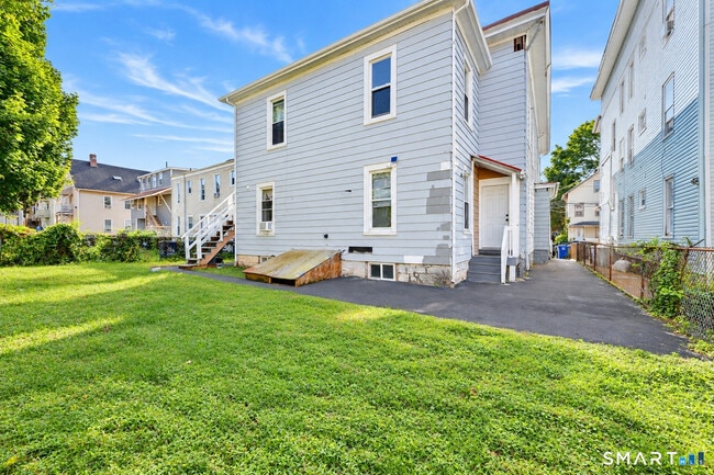 Building Photo - 394 Gregory St