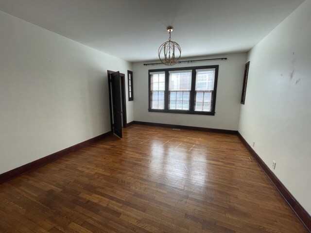 Building Photo - 1004 W 7th St