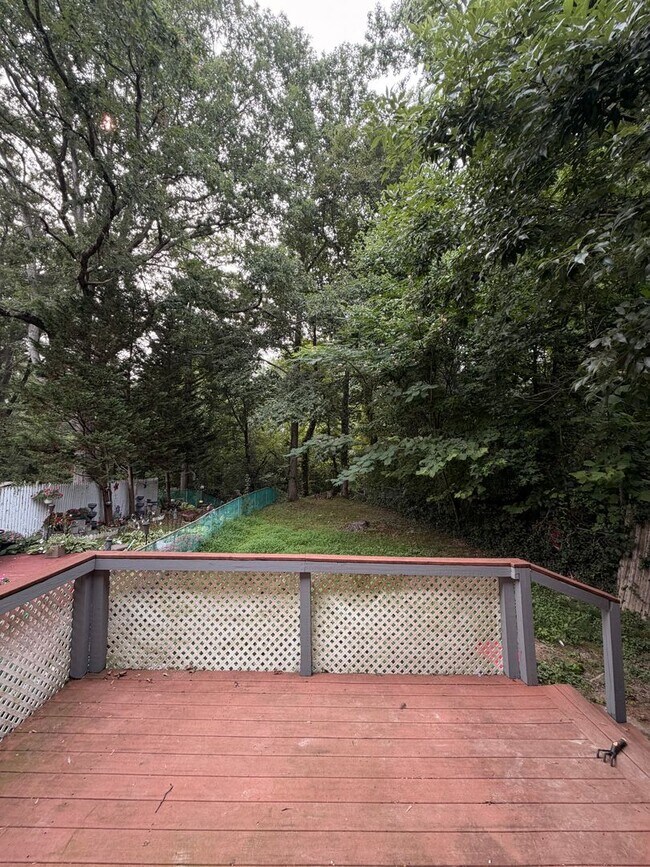 Building Photo - 710 Sequoia Dr