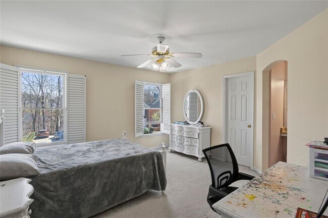 Building Photo - 5685 Lake Manor Trce