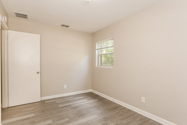 Building Photo - 2434 Quail Ave