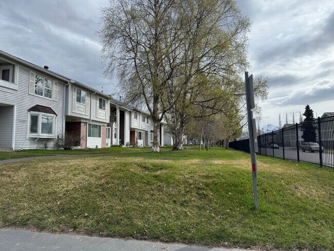 Building Photo - 3345 Mt Vernon Ct