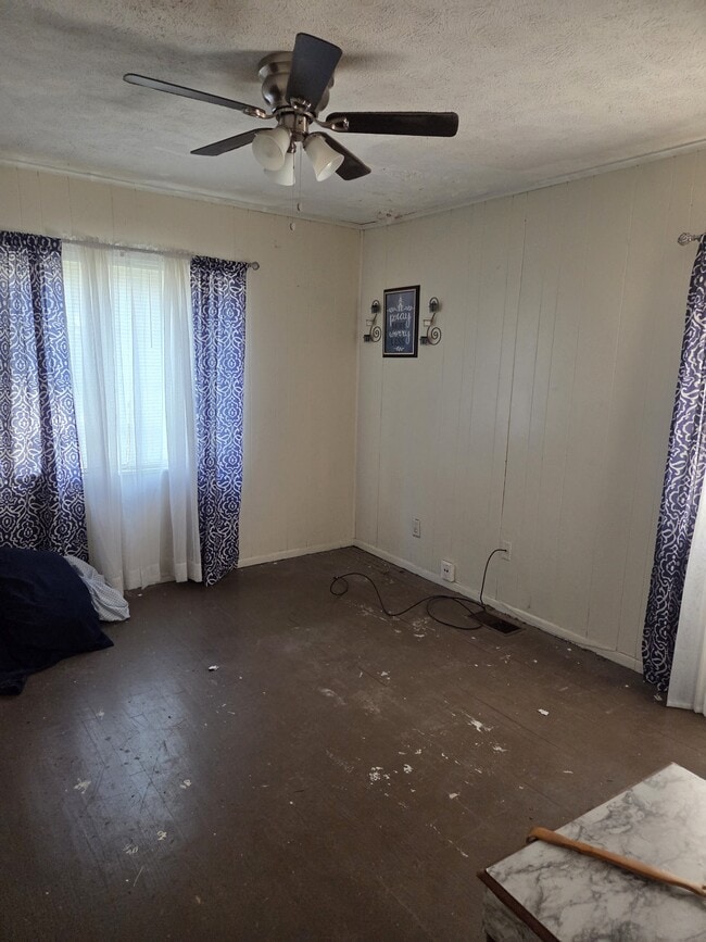 Building Photo - 304 Lawrence Rd