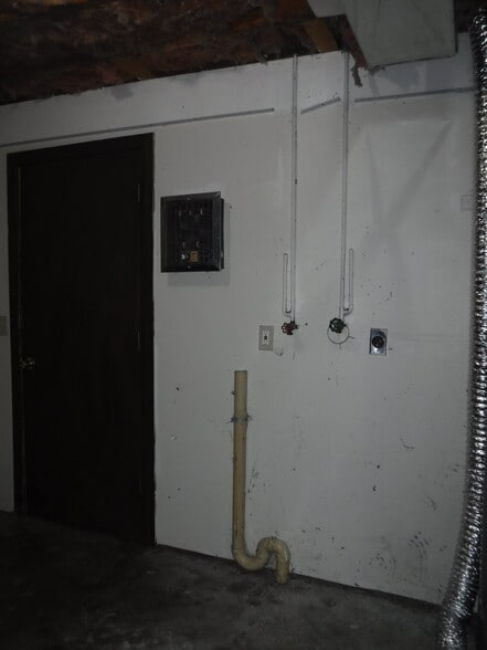 506 E Pawnee Laundry Hookups - 506 E Pawnee St