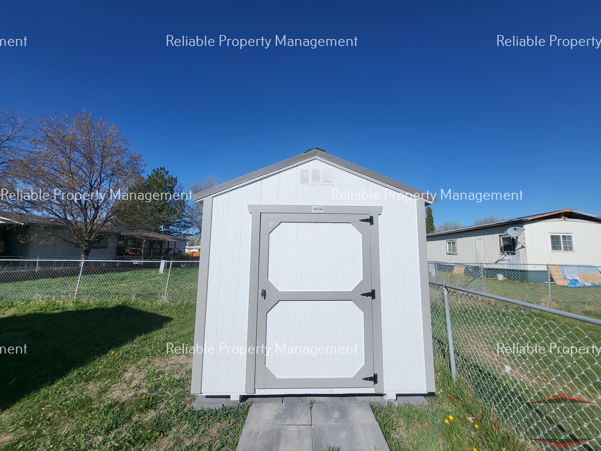 Building Photo - 850 Eden Dr