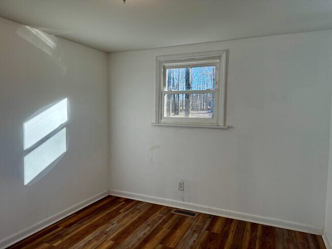 Building Photo - 2516 Hinson Rd