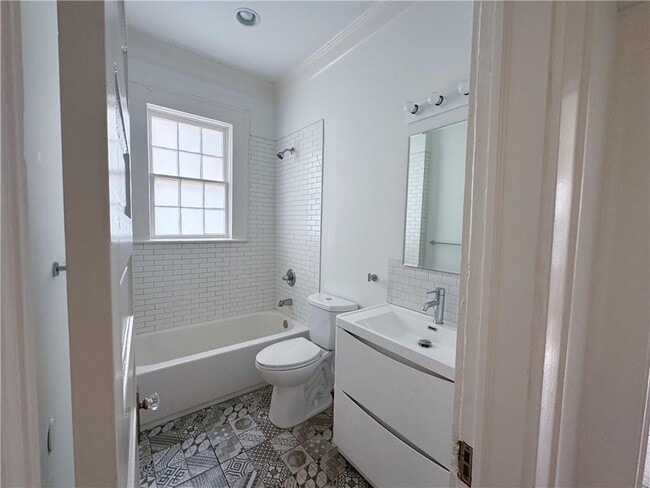 Building Photo - 471 Page Ave NE