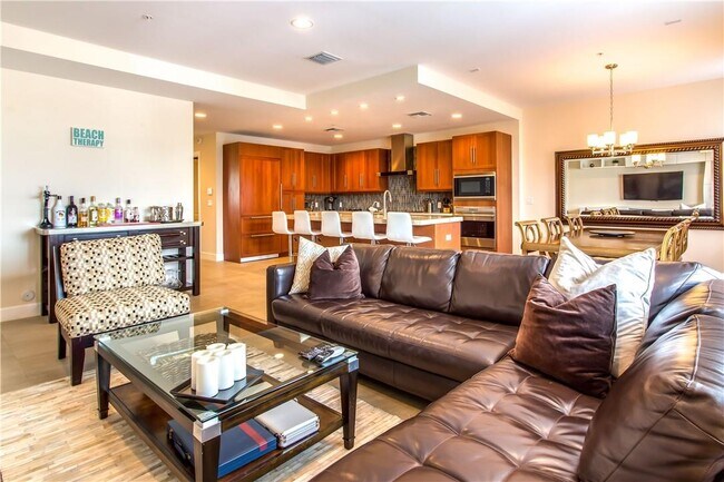 Building Photo - 340 Elm St