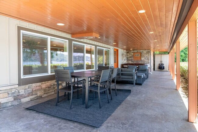 Building Photo - 5627 Illahee Road NE