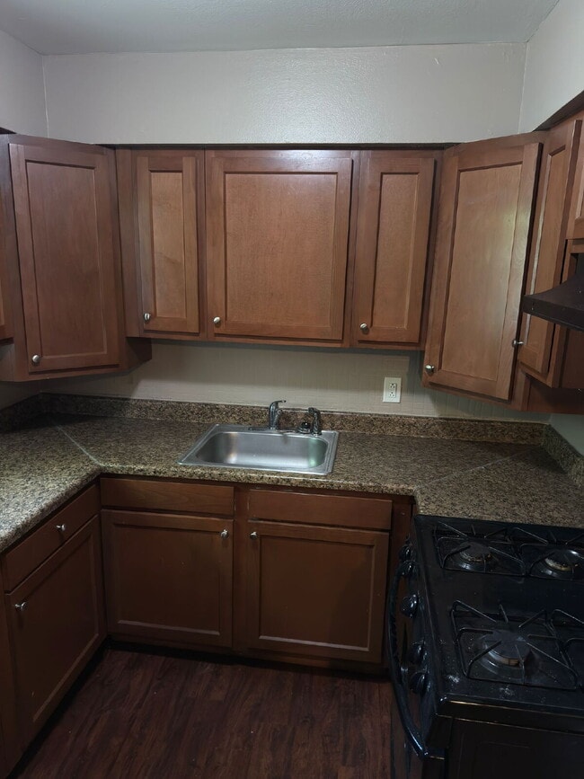 Building Photo - 2033 Bella Clare Dr