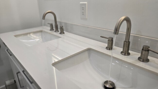 Building Photo - 53 W Eagle St