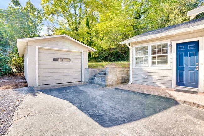 Building Photo - 1607 Knickerbocker Ave