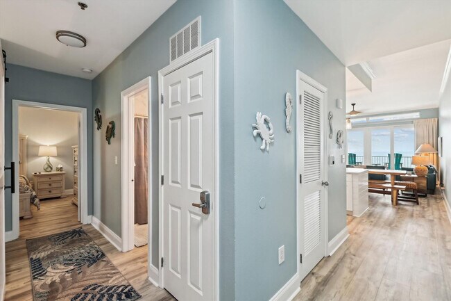 Building Photo - 9815 S Thomas Dr