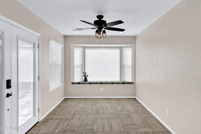 Building Photo - 4374 S Mariposa Dr