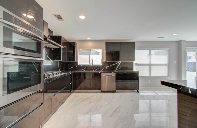 Building Photo - 21922 Gold Leaf Trail