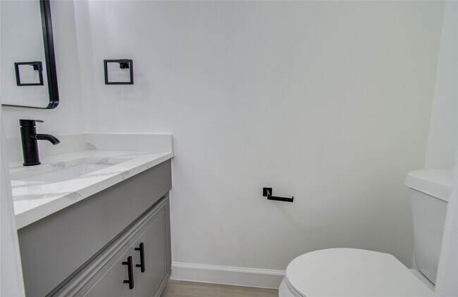 Building Photo - 1888 Saxony Ln