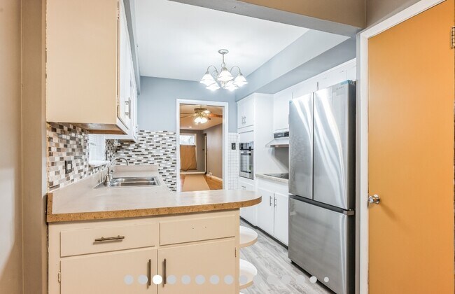 Building Photo - 8736 S Cornell Ave