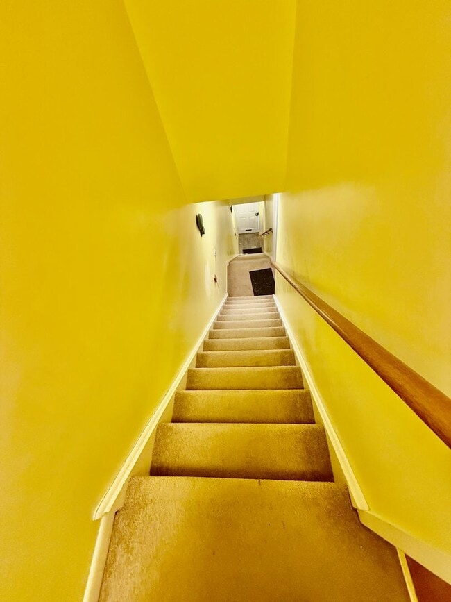 Building Photo - 2528 Christian St