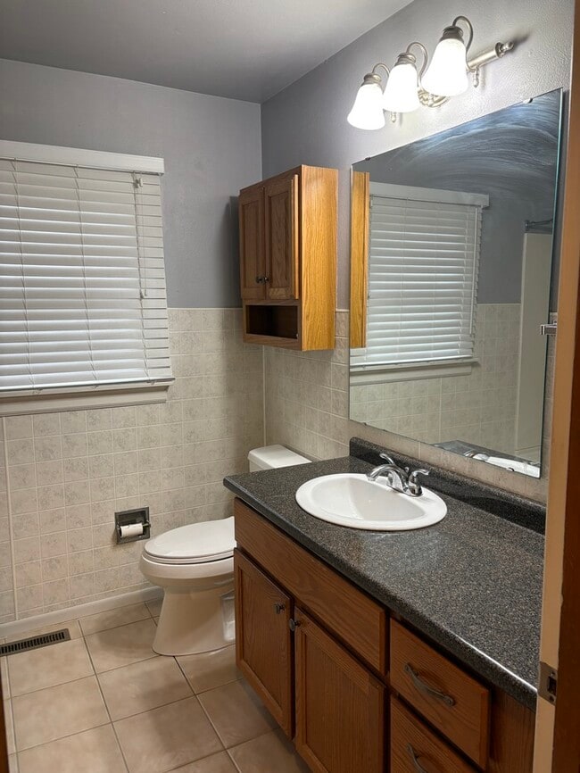 Building Photo - 215 N Ninth St