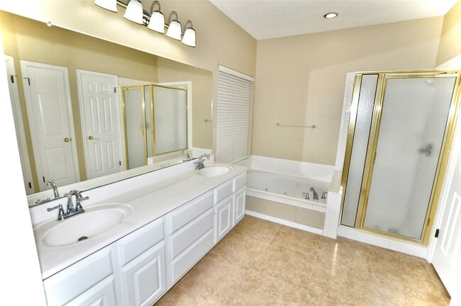 Building Photo - 3614 Scenic Valley Dr