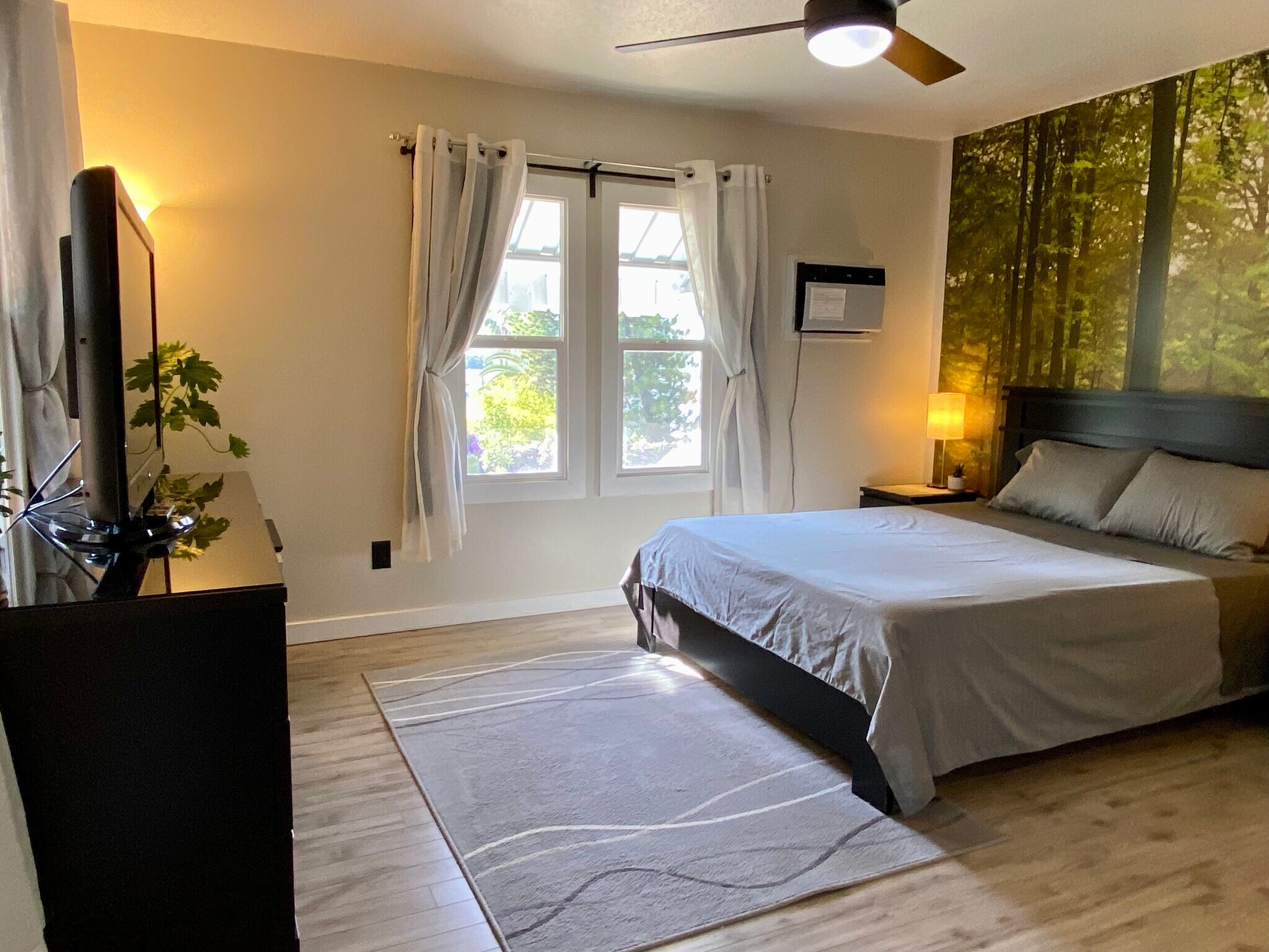 Building Photo - 1043 Sanborn Ave