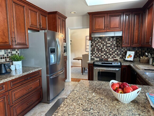 Building Photo - 2172 La Salle Dr