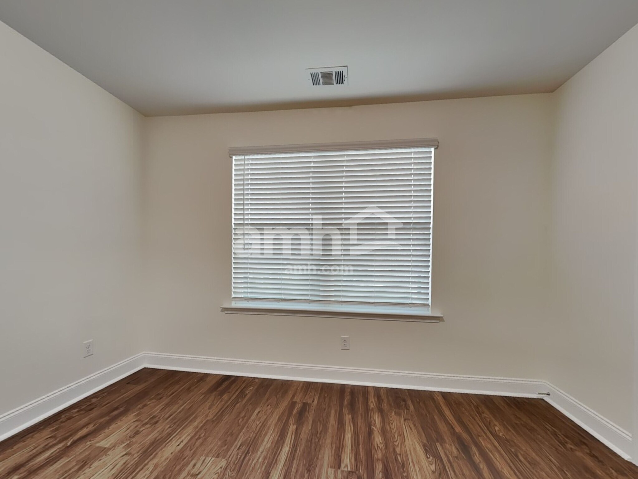 Building Photo - 208 Clearwater Cir