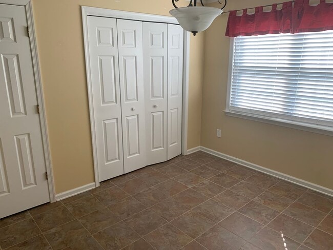 Building Photo - 3 Bedroom 2 Bathroom House