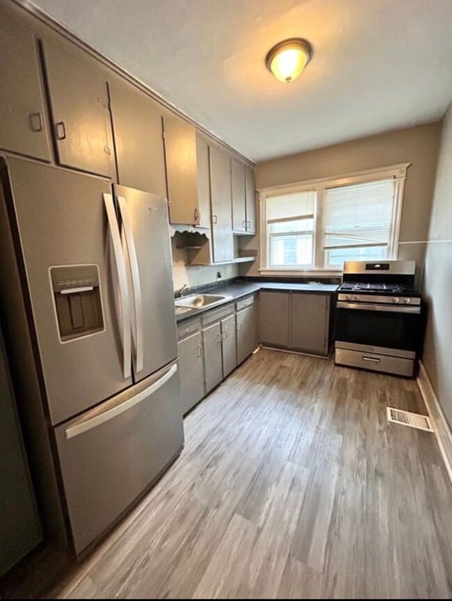 Building Photo - 1540 St Paul St