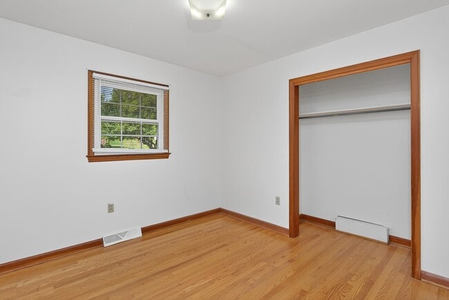 Building Photo - 316 Morningside Dr SW