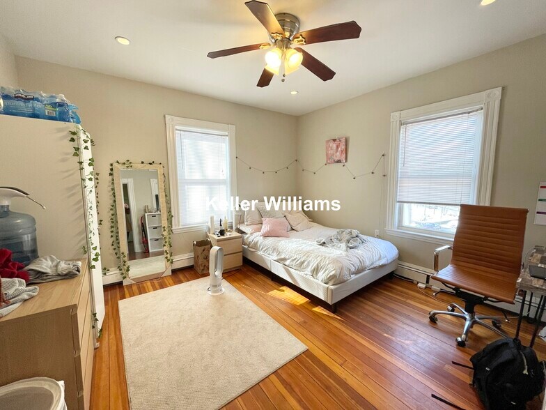 Building Photo - 76 Parker Hill Ave