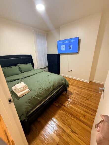 Building Photo - 295 Throop Ave