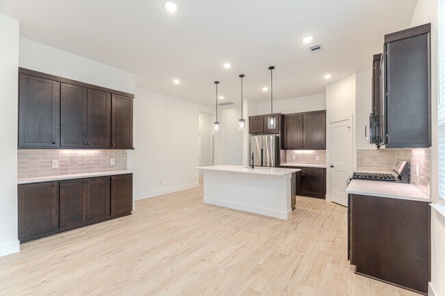 Building Photo - 719 Campbell Xing Ct