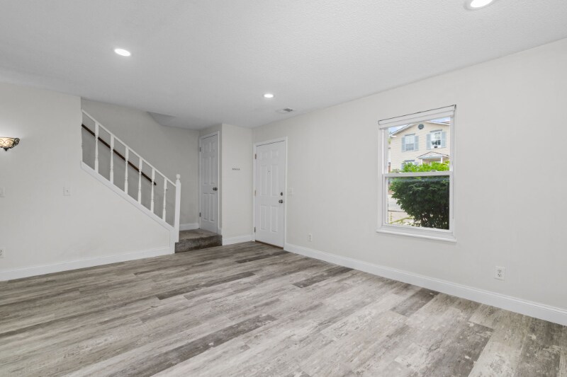 Building Photo - 1328 Sunny Slope Dr