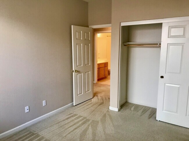 Building Photo - Beautiful Single Story 4 Bedroom in Shadow...