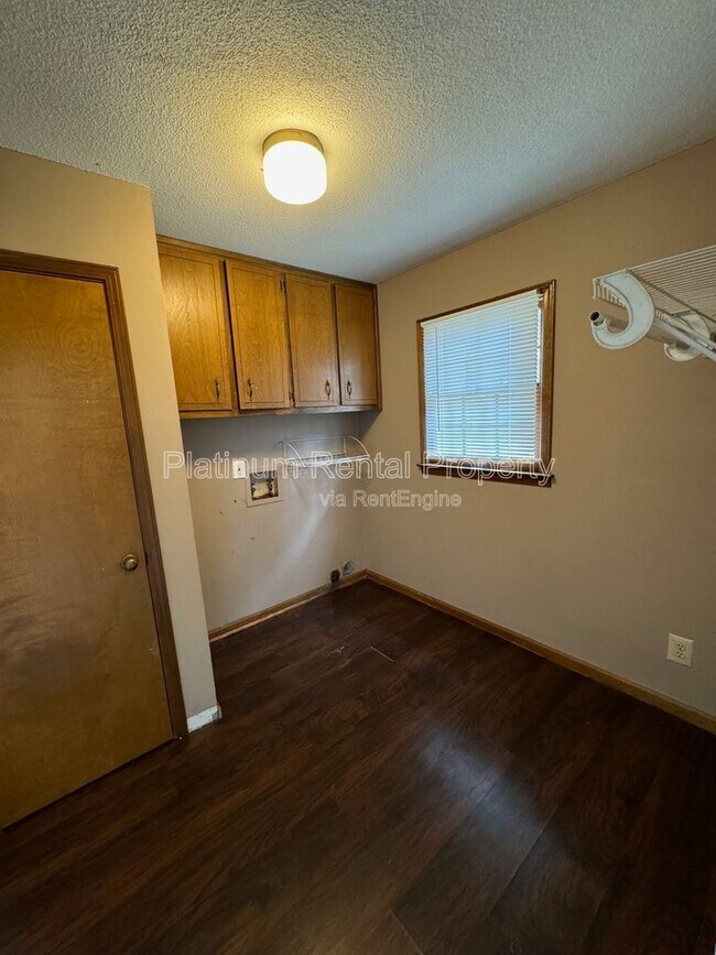 Building Photo - 2990 Summit Ridge