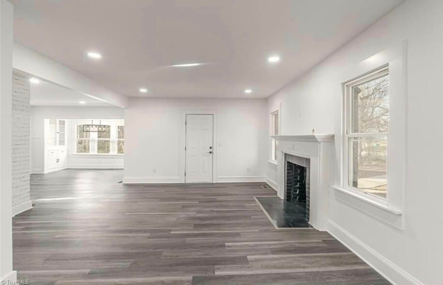 Building Photo - 407 Cox Ave