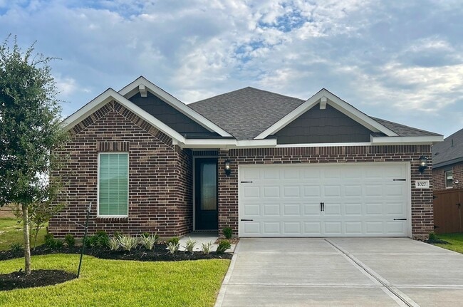 Primary Photo - 1027 Rosewood Trl
