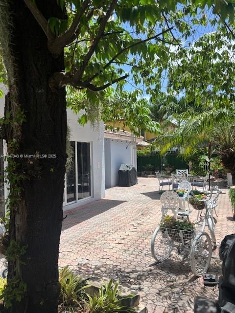 Building Photo - 9329 SW 154th Ct