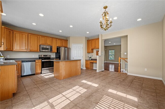 Building Photo - 208 Village Pl
