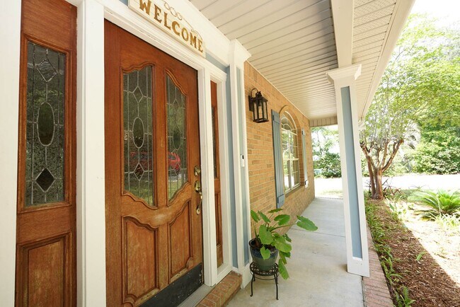 Building Photo - Charming Home in Poquito Bayou – A Nature ...
