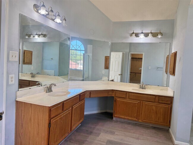 Building Photo - 8819 Diamond Lake Ln